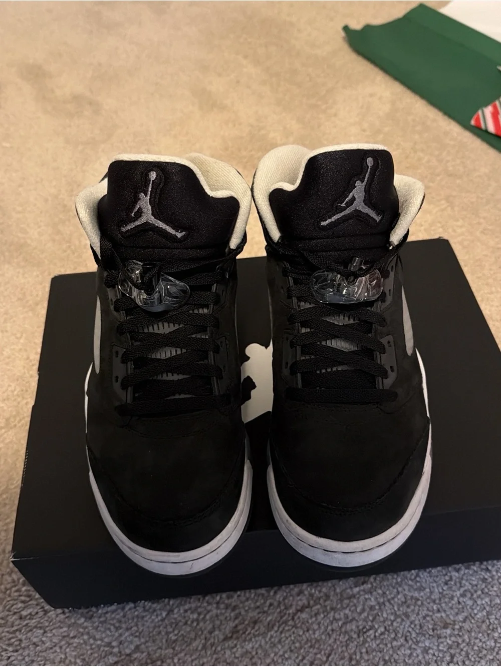 Jordan Men's Black and White Retro Sneakers